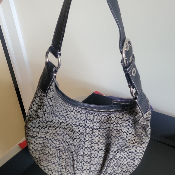 Coach Black and Tan Hobo Bag with Timeless Elegance - Picture 3 of 4